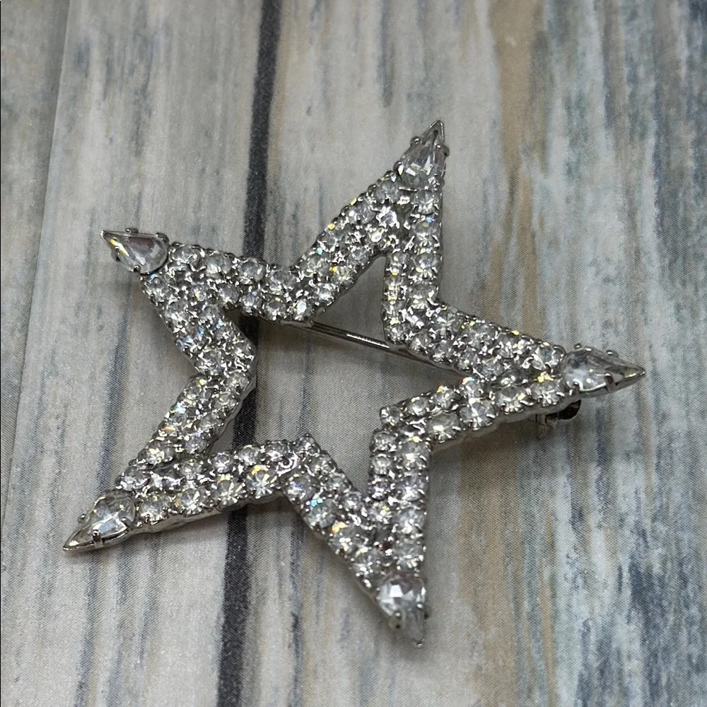⭐️Bauer vintage Silver Star rhinestone brooch pin